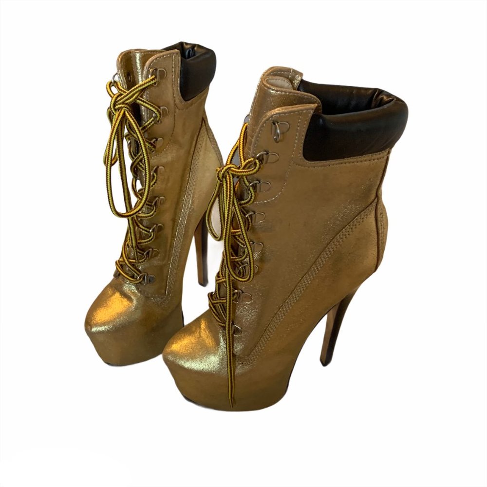 NWOT Zigi Girl Gold Sparkly Platform Lace Up Boots 6